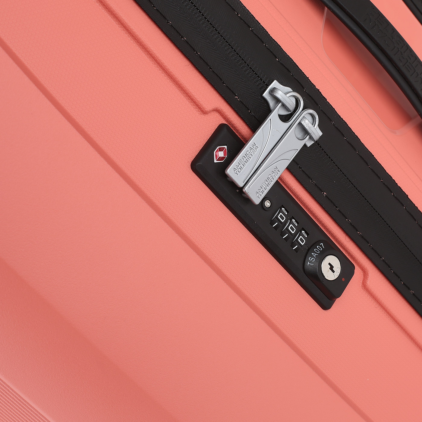 Чемодан большой L из полипропилена с кодовым замком American Tourister Airconic