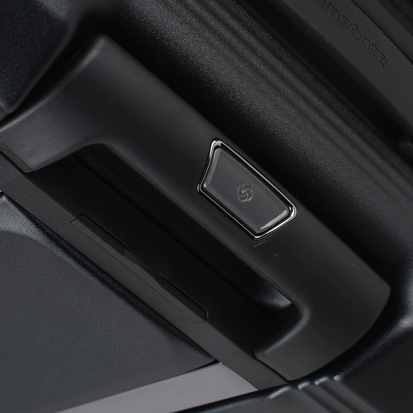 Чемодан очень большой XL из поликарбоната Samsonite Nuon