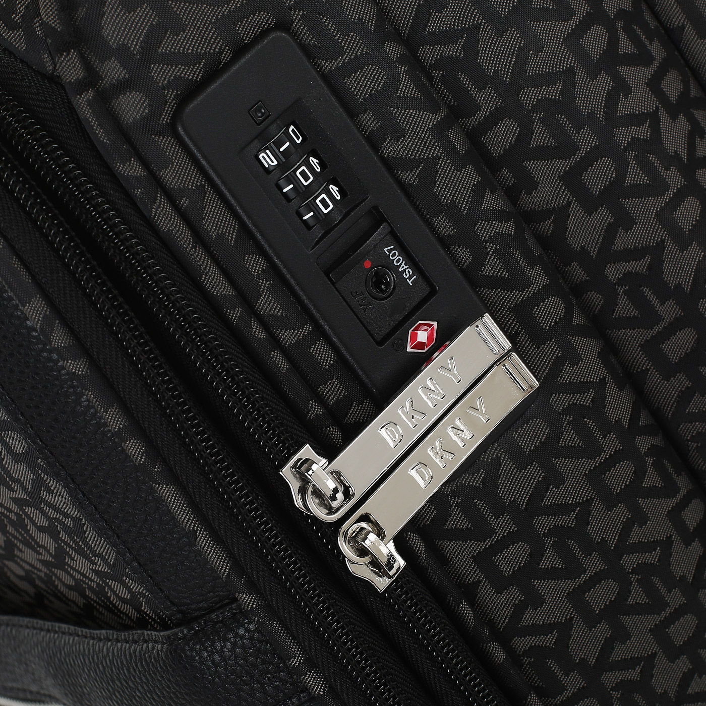 Чемодан средний M тканевый с кодовым замком DKNY DKNY-090 Signature softs