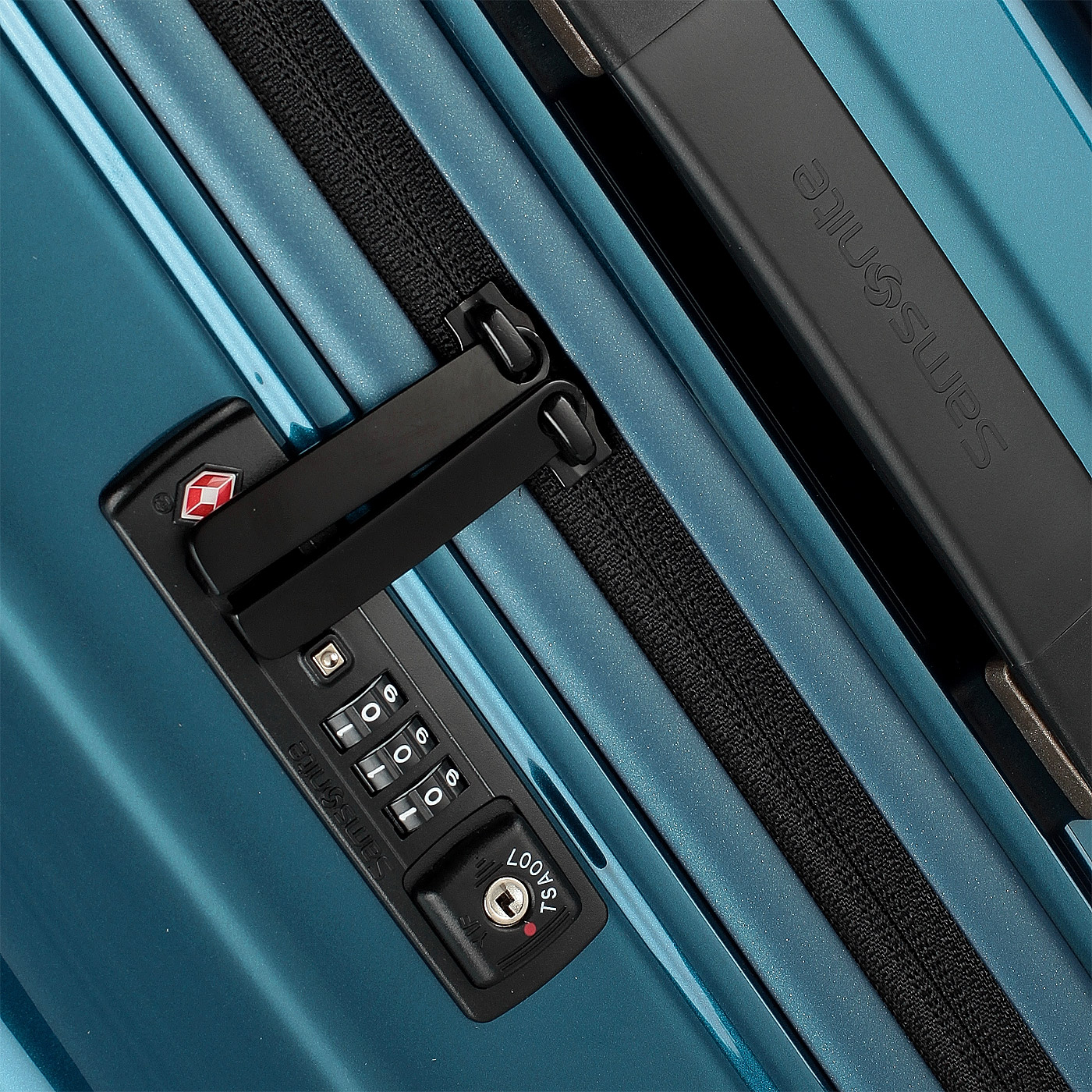 Чемодан средний M из поликарбоната с кодовым замком Samsonite Neopulse