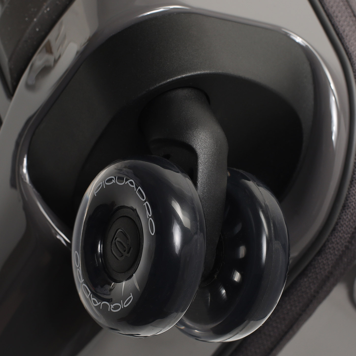 Чемодан для ручной клади из поликарбоната Piquadro Pop