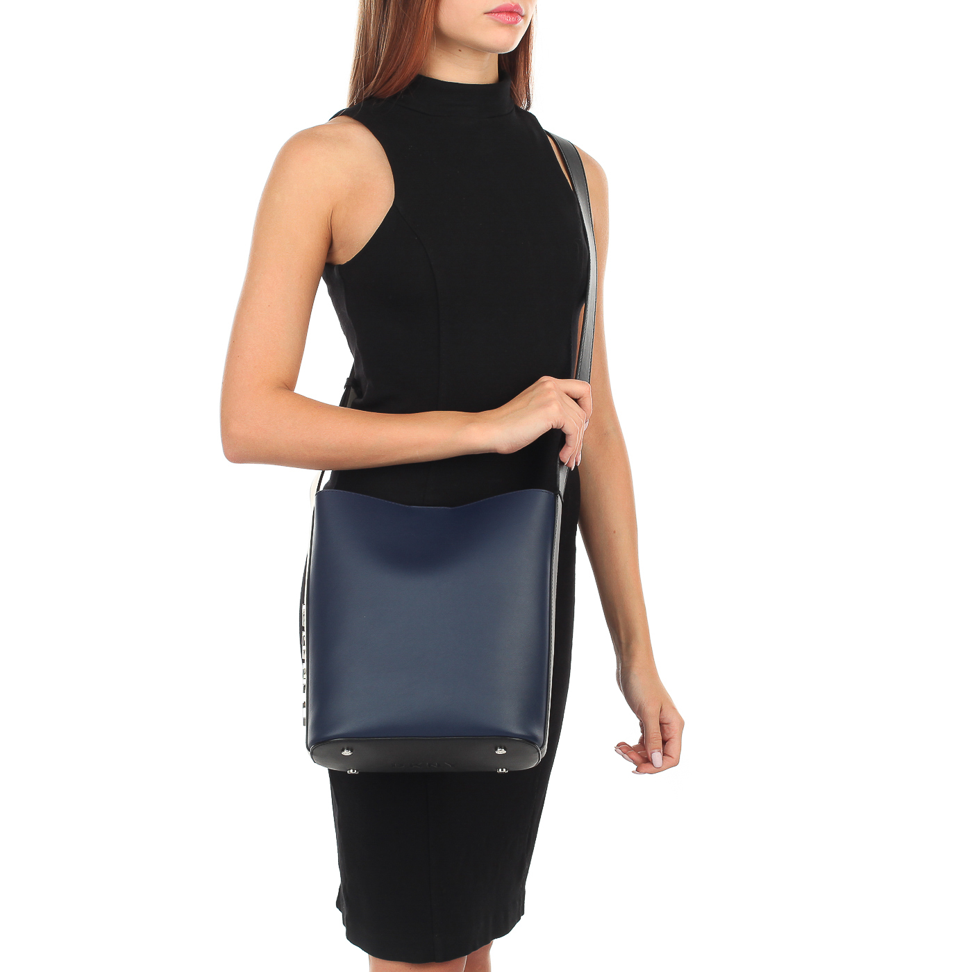 Кожаная сумочка с широким ремешком DKNY Bedford