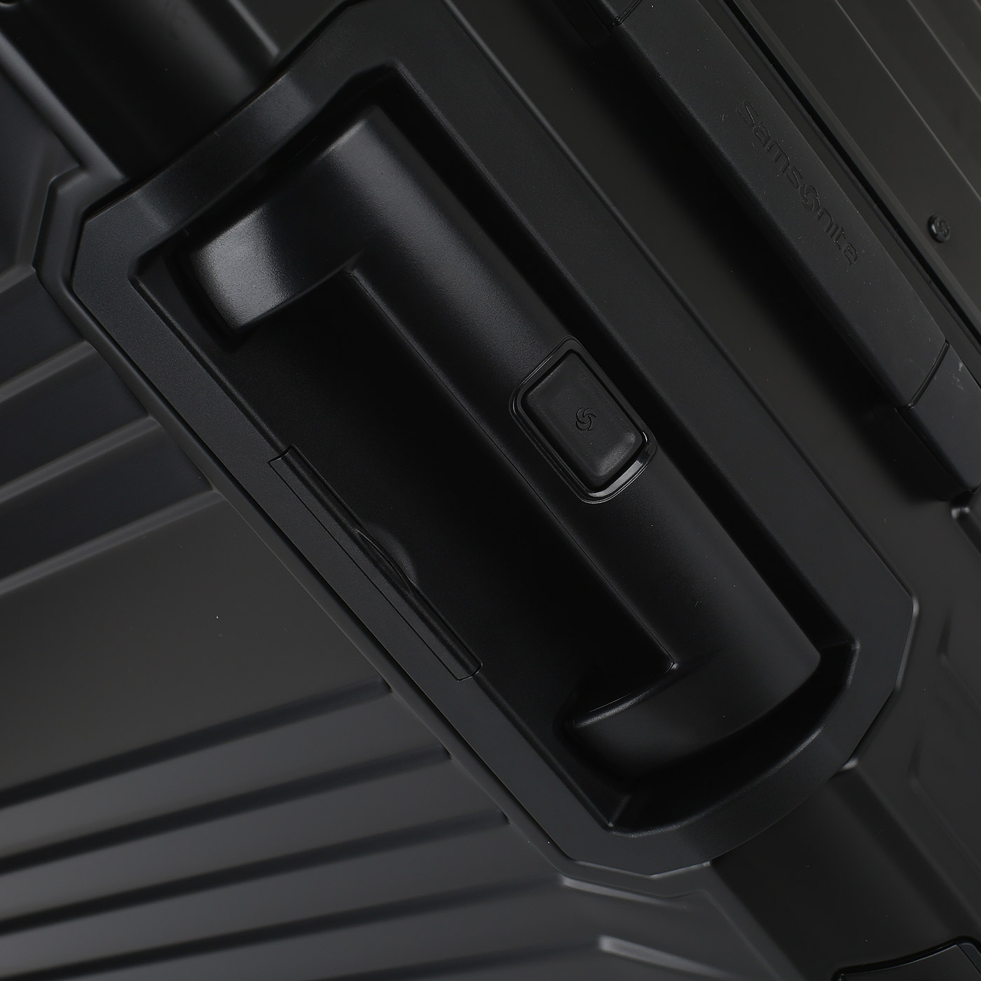 Чемодан средний M  с кодовым замком Samsonite Lite-Box ALU