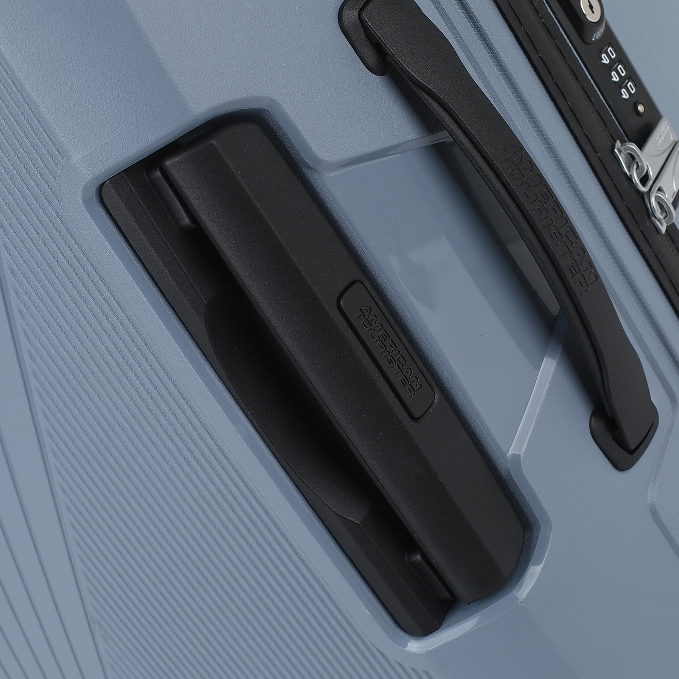 Чемодан большой L из полипропилена с кодовым замком American Tourister Airconic