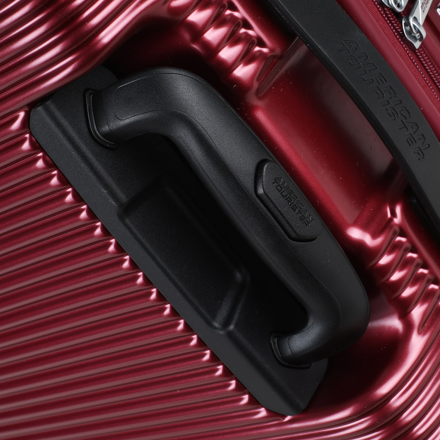 Чемодан большой L из поликарбоната с кодовым замком American Tourister Modern Dream