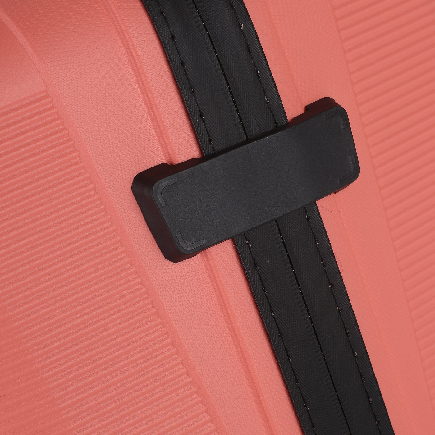 Чемодан большой L из полипропилена с кодовым замком American Tourister Airconic