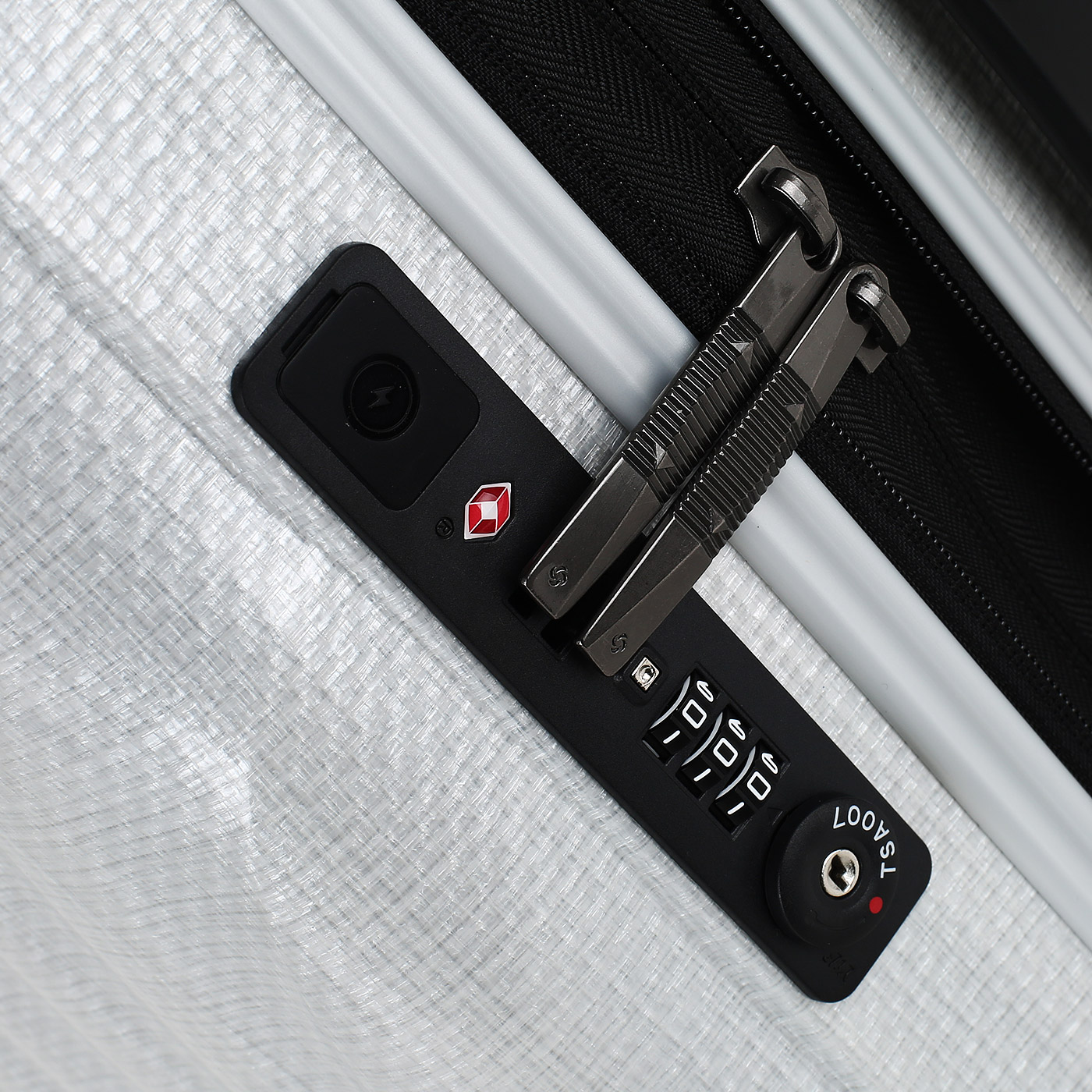 Чемодан для ручной клади из материала Curv с кодовым замком Samsonite C-Lite