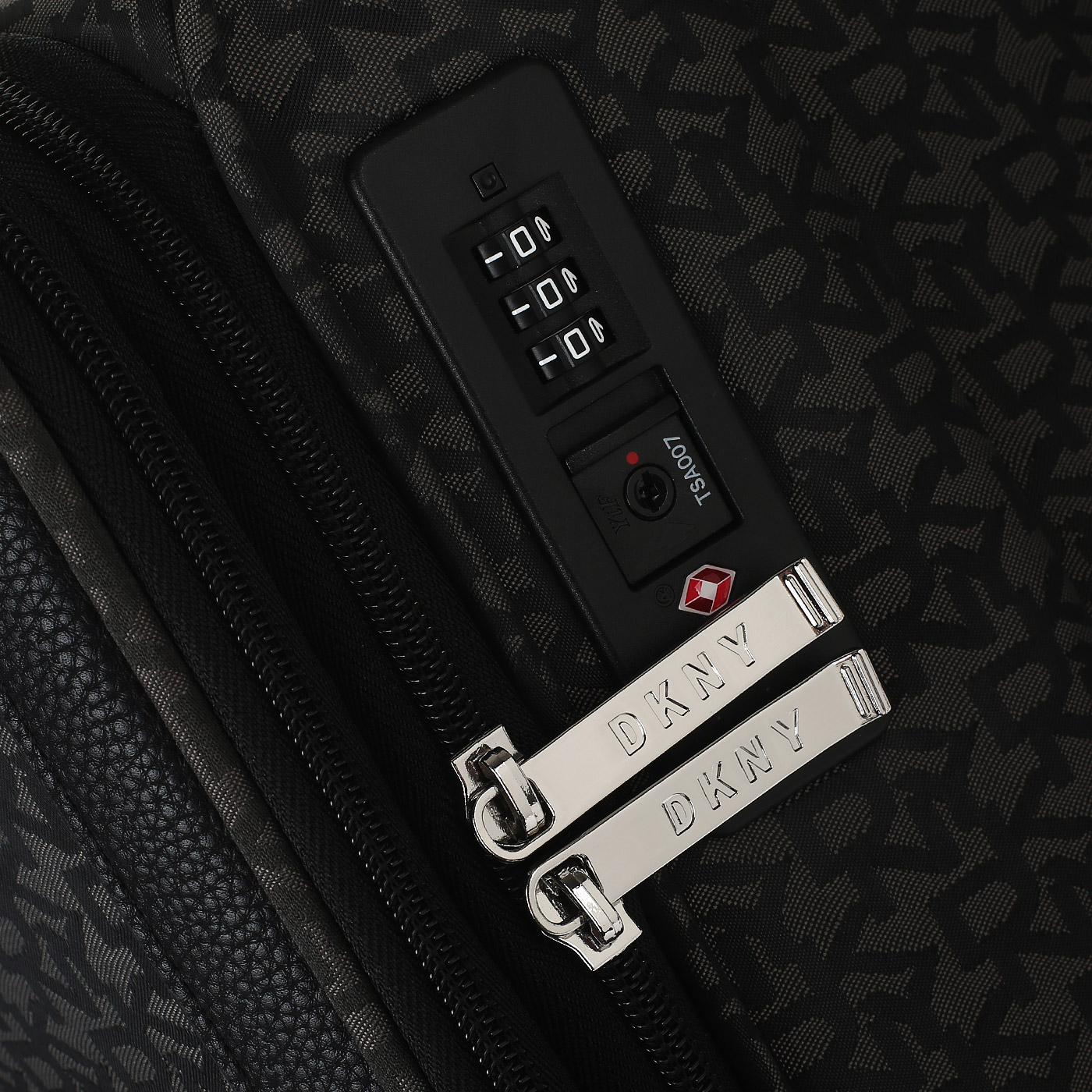 Чемодан большой L тканевый с кодовым замком DKNY DKNY-090 Signature softs