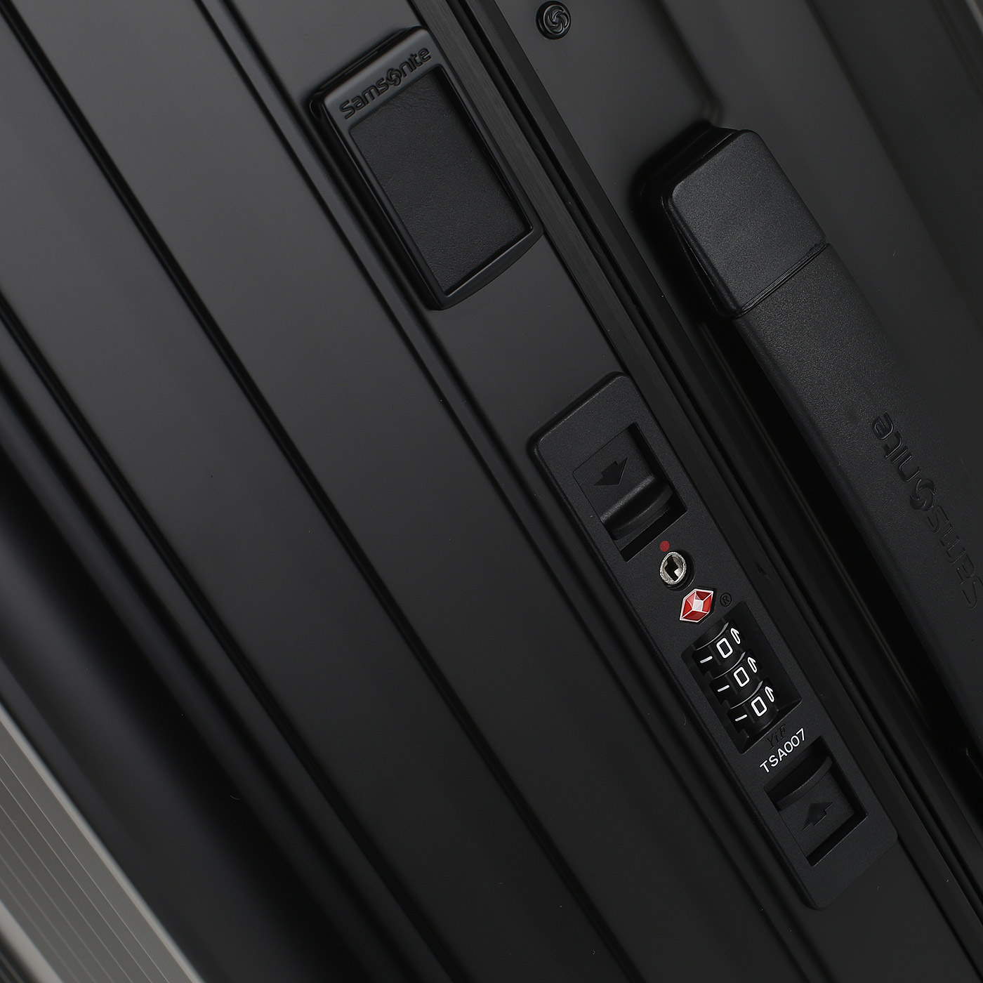 Чемодан средний M  с кодовым замком Samsonite Lite-Box ALU