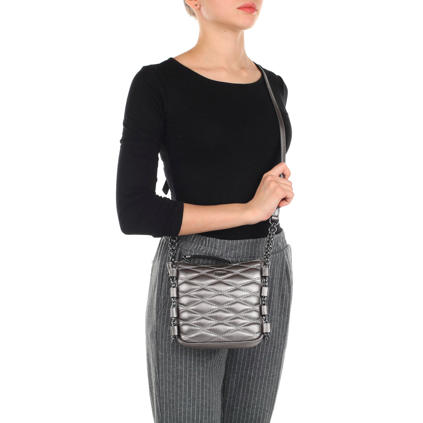 Стеганая женская сумка серебристого цвета DKNY Lara
