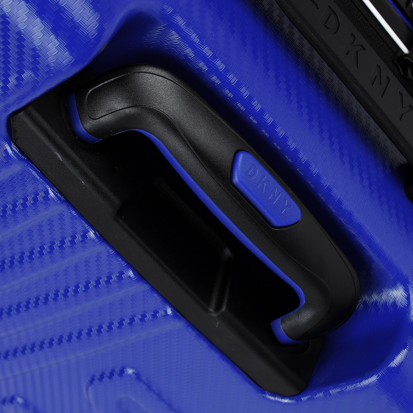 Чемодан средний M из ABS-пластика с кодовым замком DKNY DKNY-118 Blaze