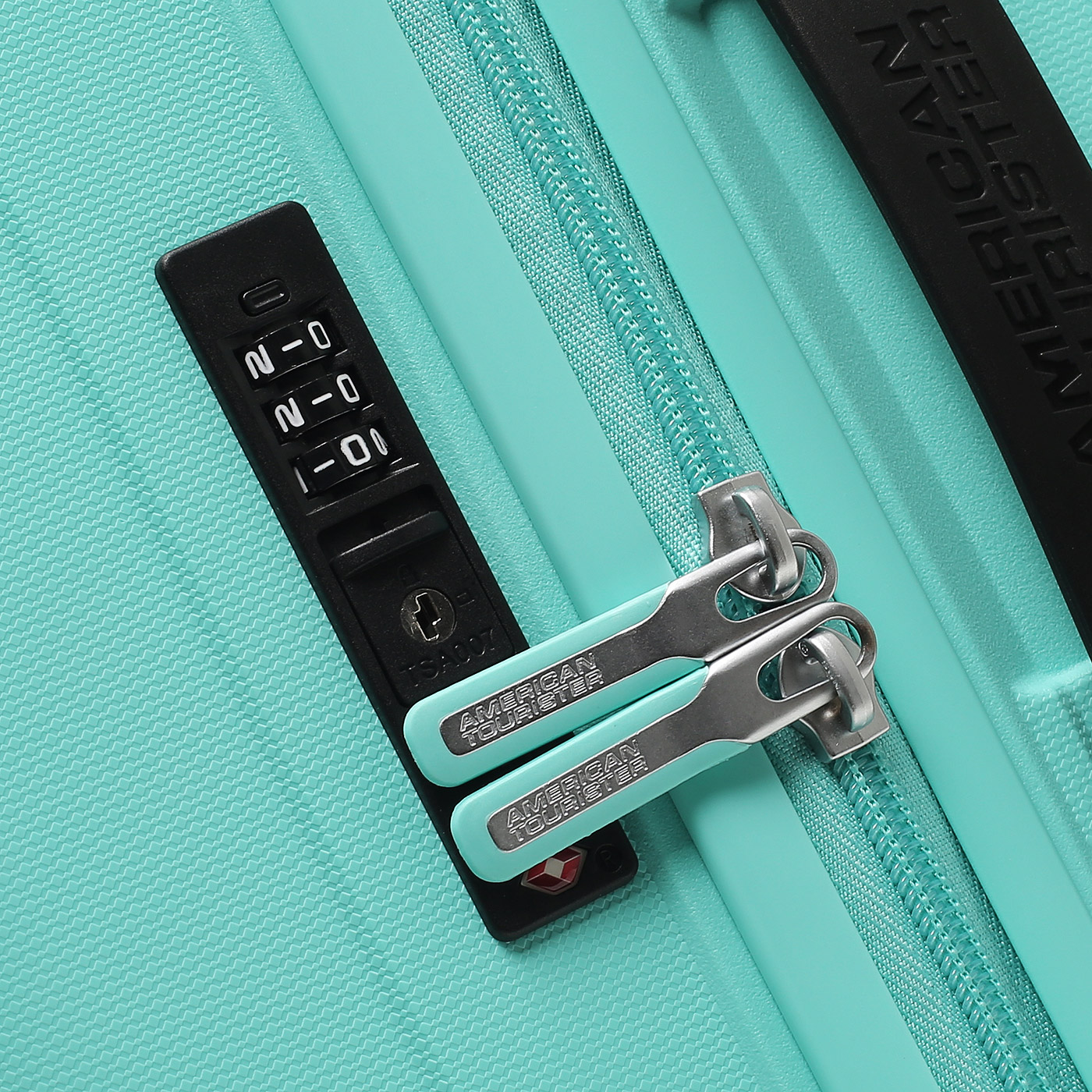 Чемодан средний M из полипропилена American Tourister Rejoy