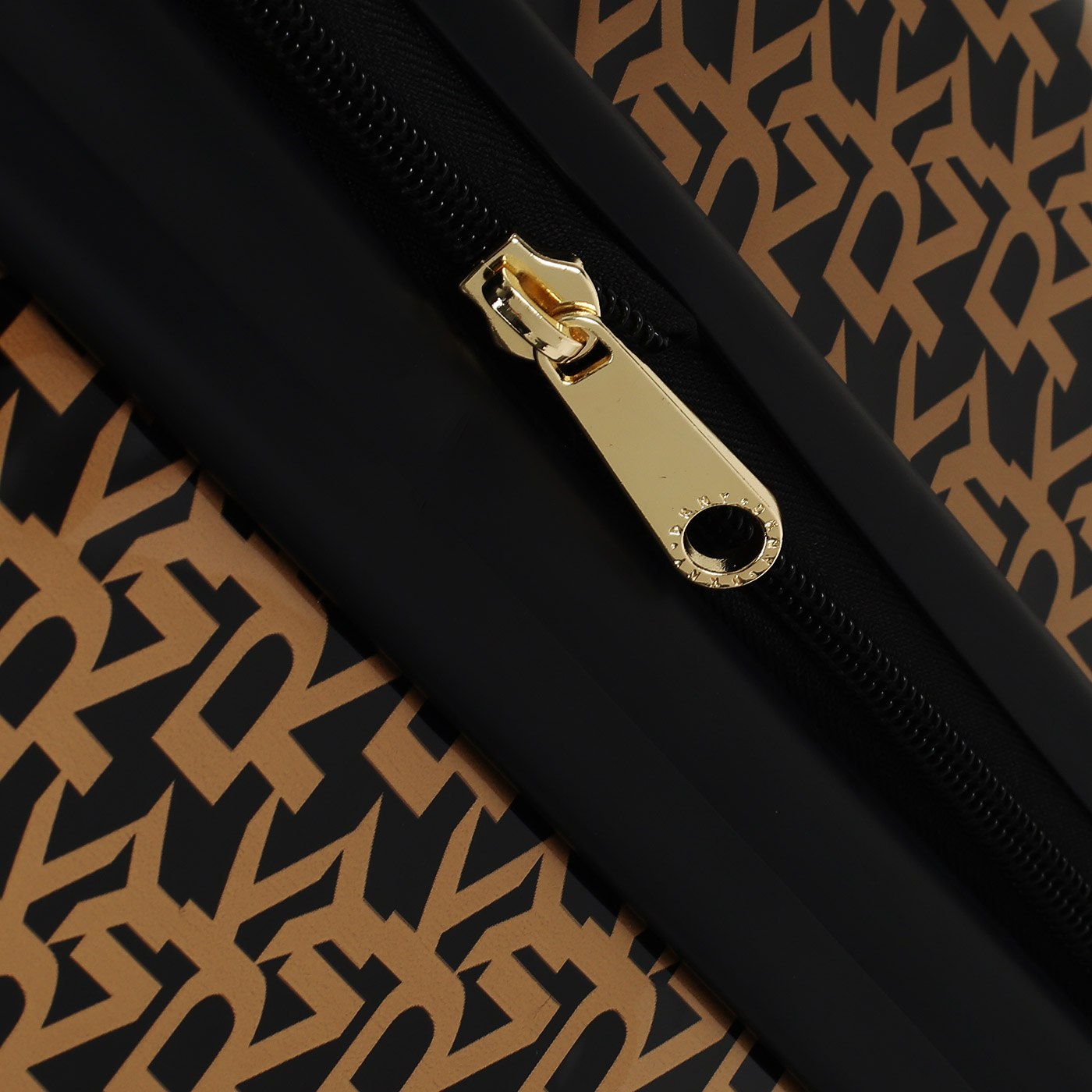 Чемодан средний M из ABS-пластика с кодовым замком DKNY DKNY-069 Vintage Signature Hardside